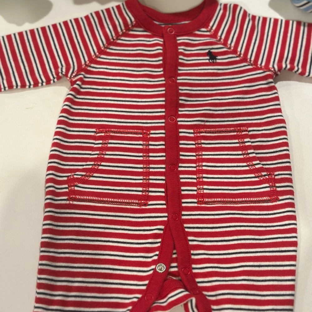5 brand new pieces of baby clothes